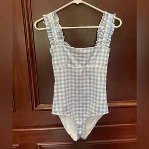 Box pattern ruffle one peice